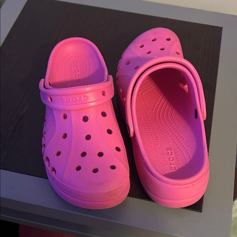 CROCS womens Vibrant Pink Sandals